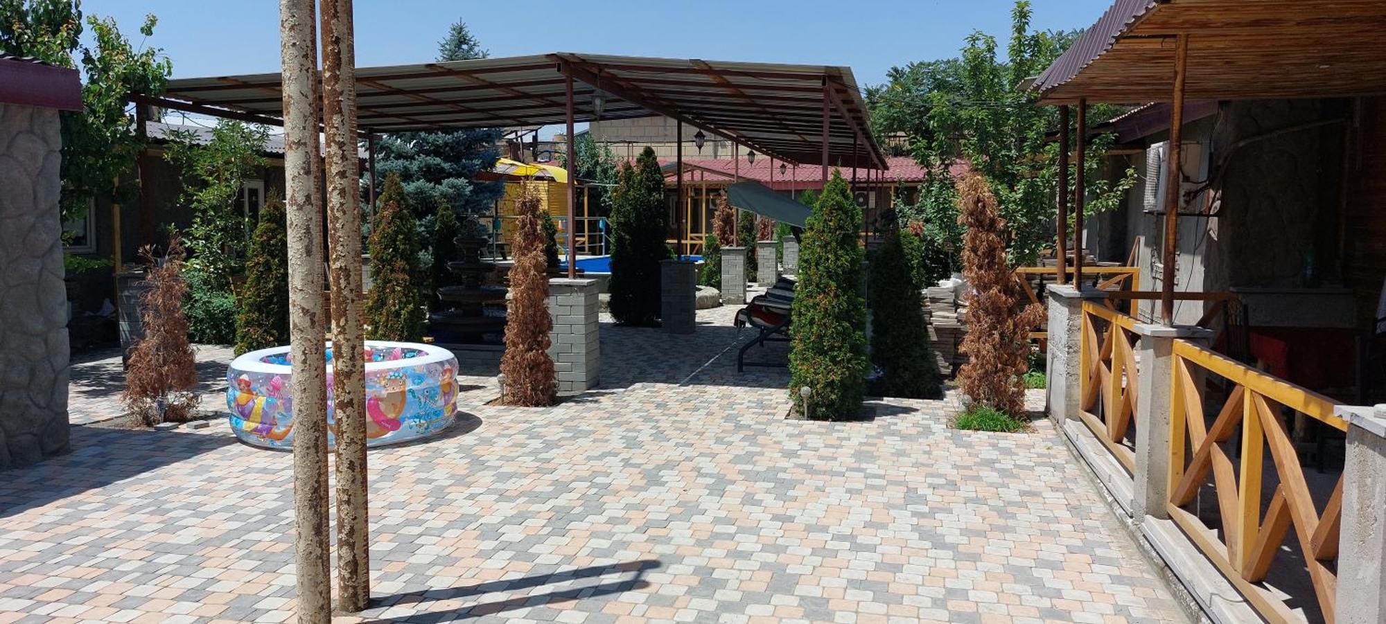 Arba Hotel Erevan Esterno foto